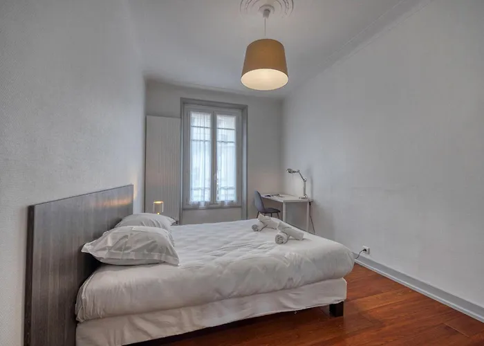 Le Berriat - Gare - Palais De Justice *